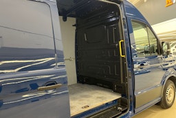 sininen Volkswagen Crafter 2018 kuva 11.