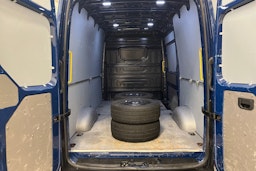 sininen Volkswagen Crafter 2018 kuva 12.