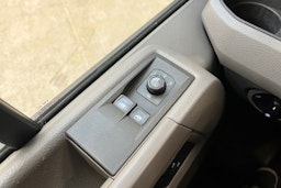 sininen Volkswagen Crafter 2018 kuva 14.