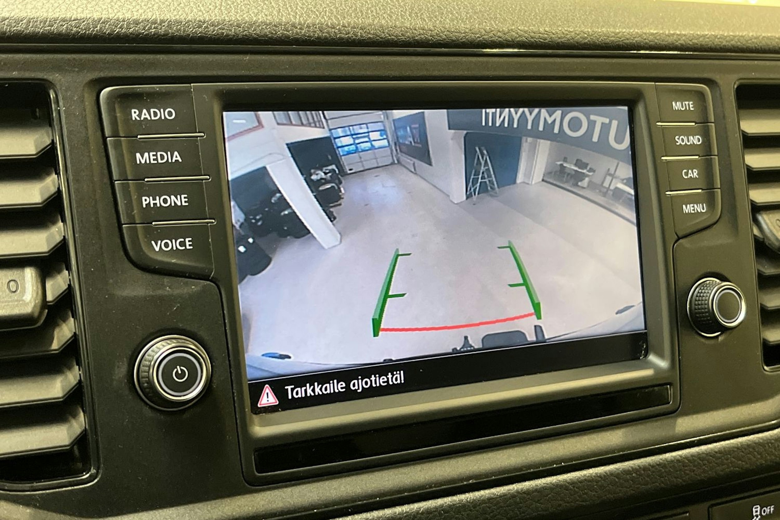 sininen Volkswagen Crafter 2018 kuva 16.