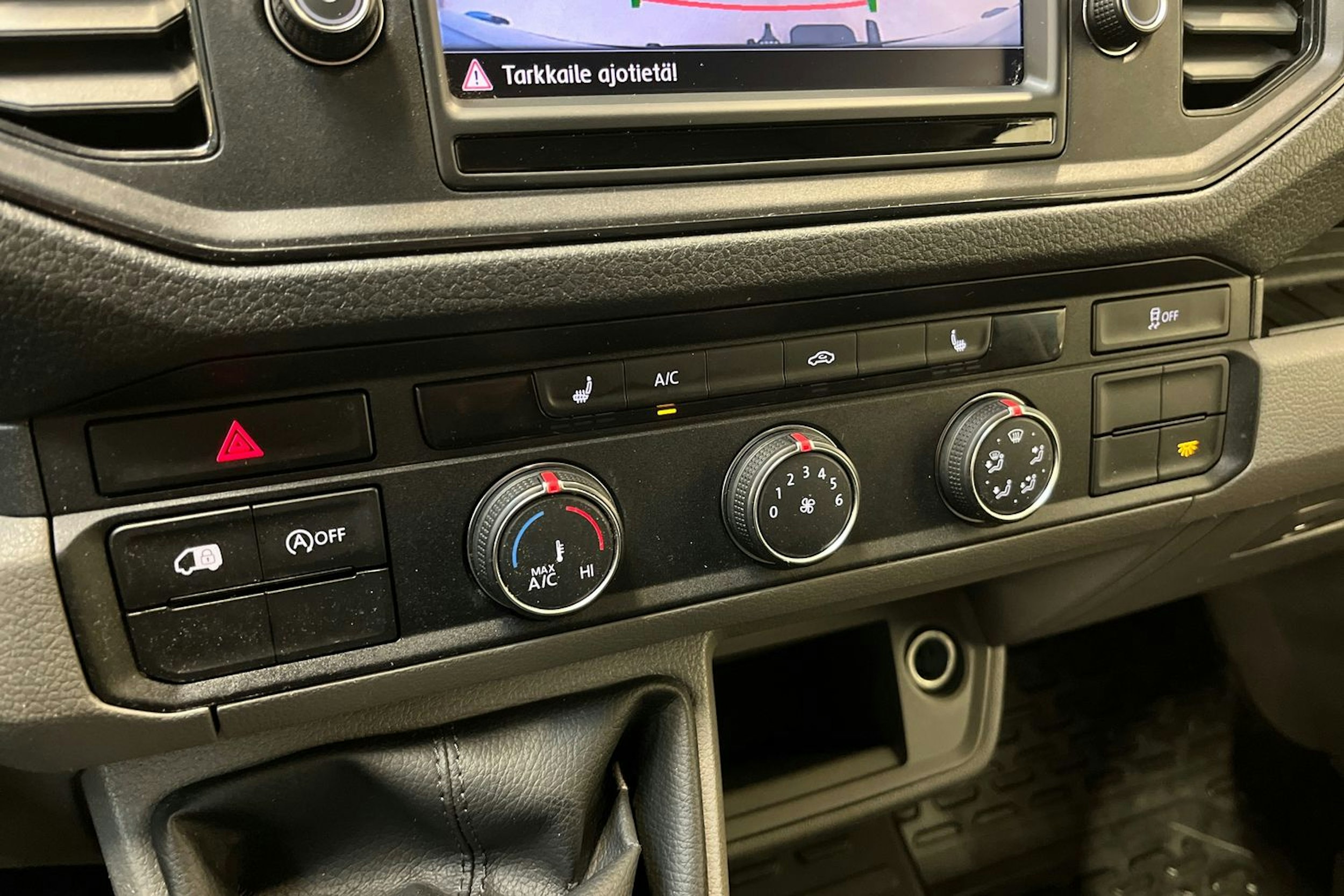 sininen Volkswagen Crafter 2018 kuva 17.