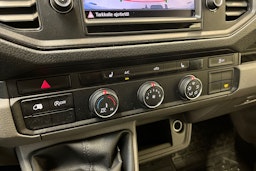 sininen Volkswagen Crafter 2018 kuva 17.