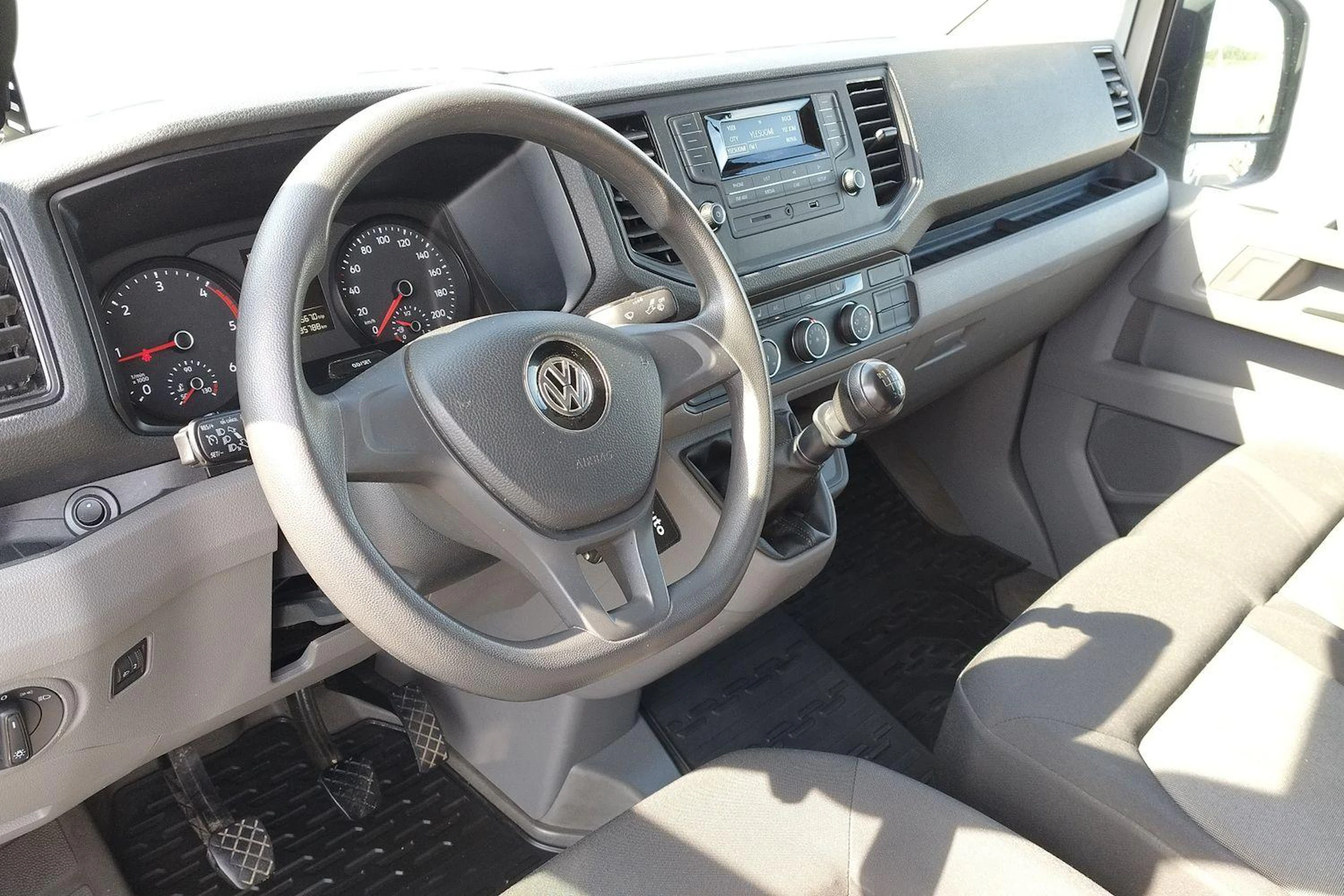 Valkoinen Volkswagen CRAFTER 2018 kuva 8.