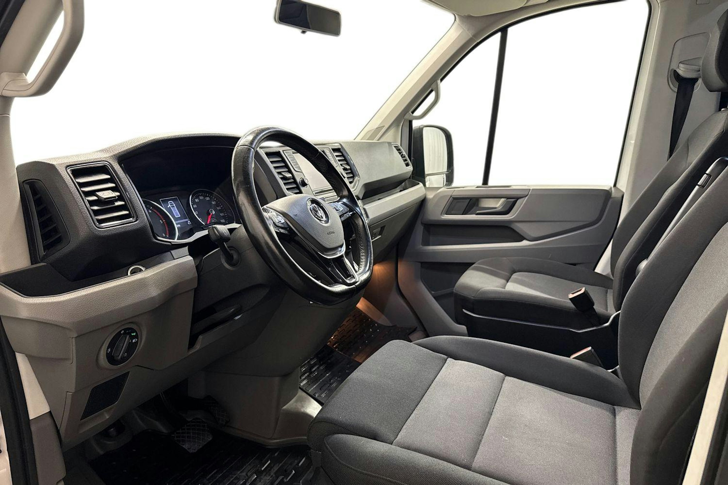 valkoinen Volkswagen Crafter 2018 kuva 8.