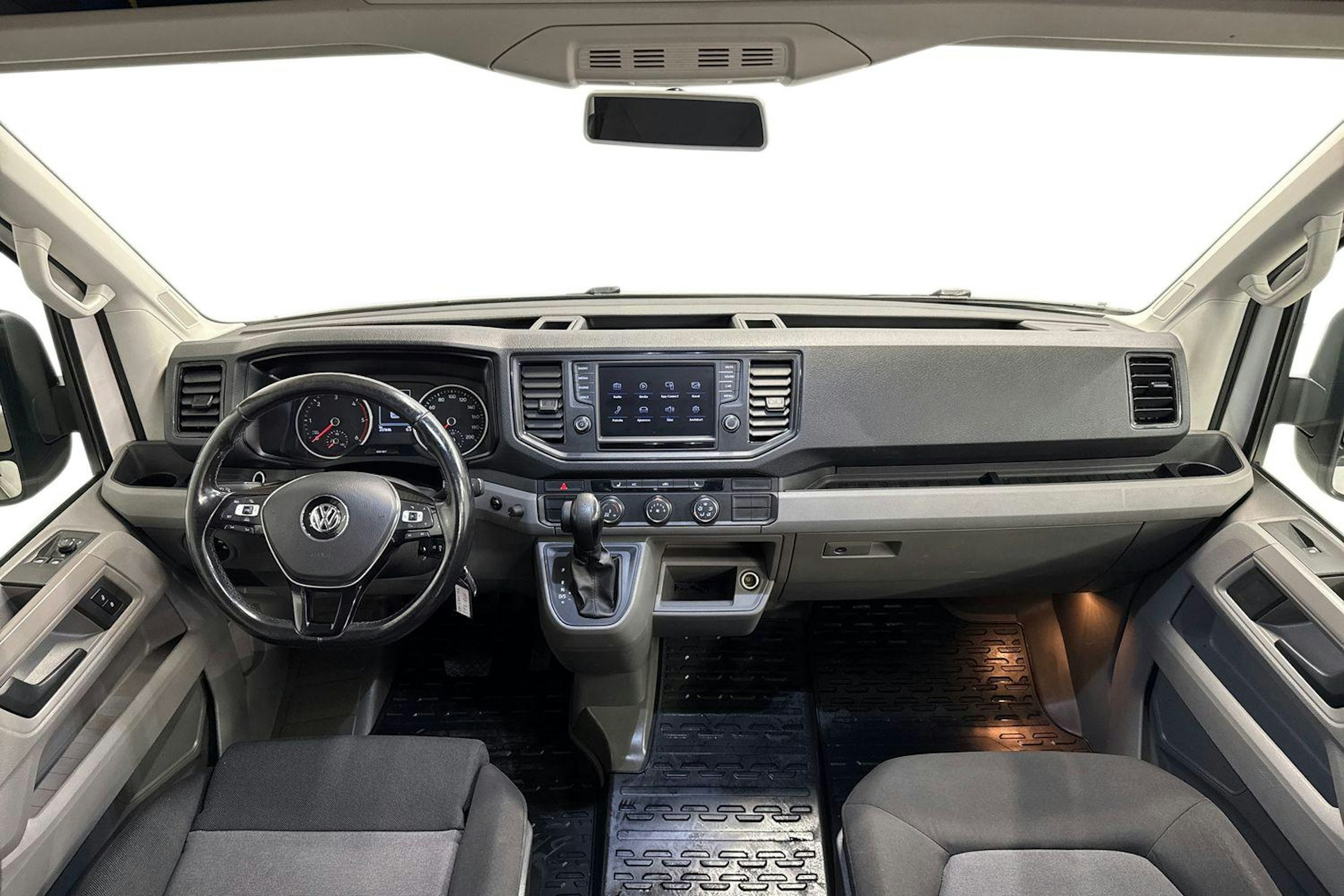 valkoinen Volkswagen Crafter 2018 kuva 11.