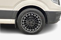 valkoinen Volkswagen Crafter 2018 kuva 12.