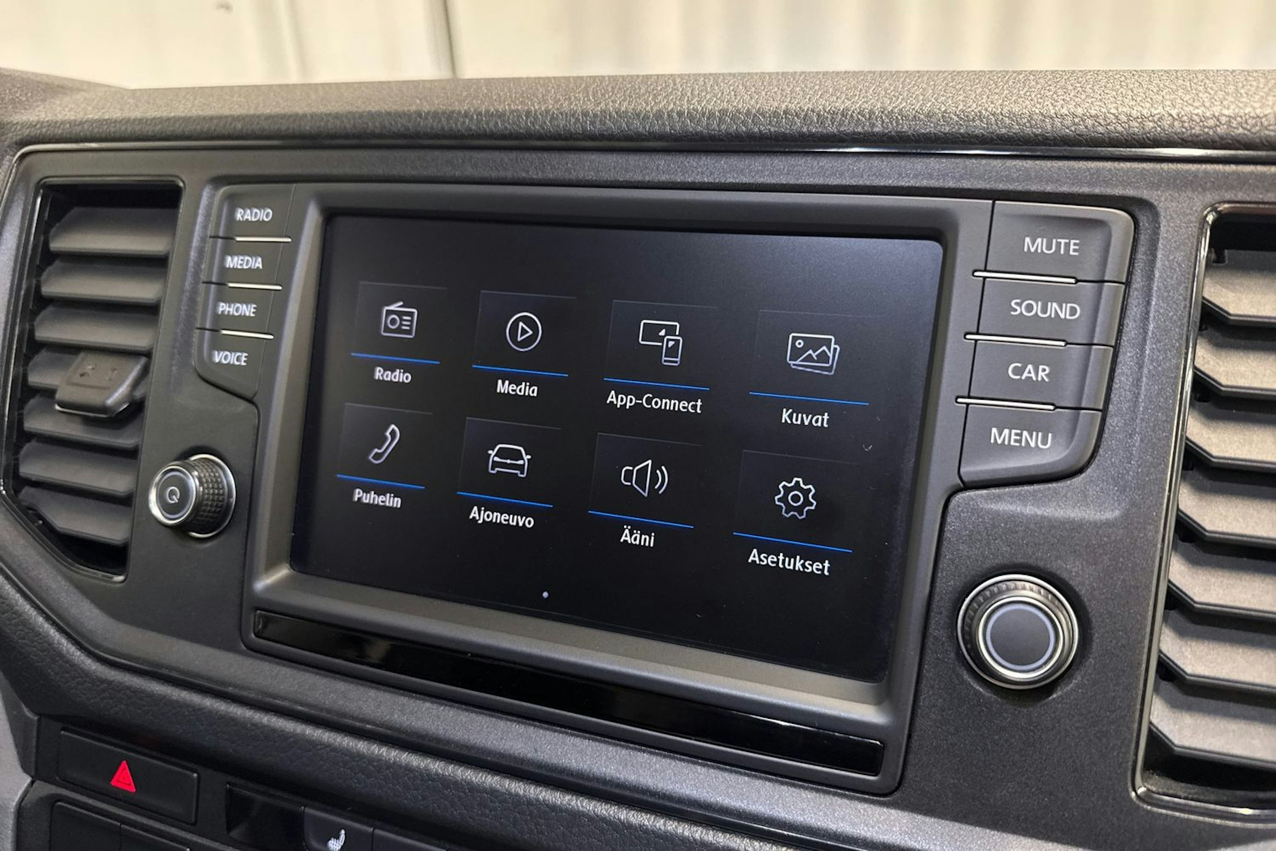 valkoinen Volkswagen Crafter 2018 kuva 21.