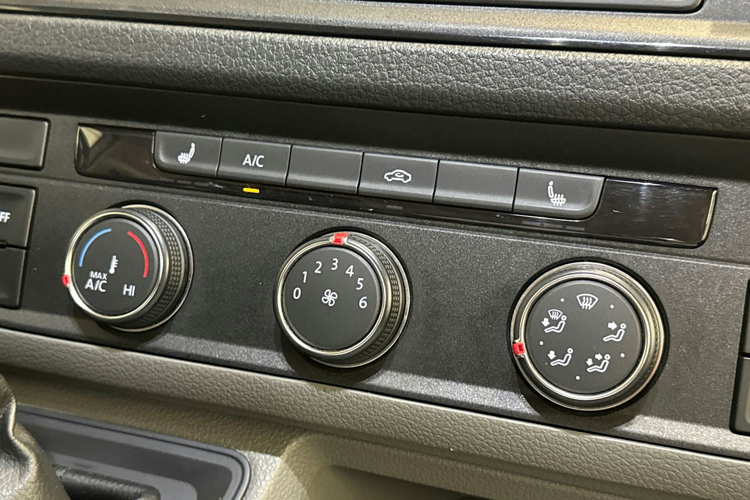 valkoinen Volkswagen Crafter 2018 kuva 24.