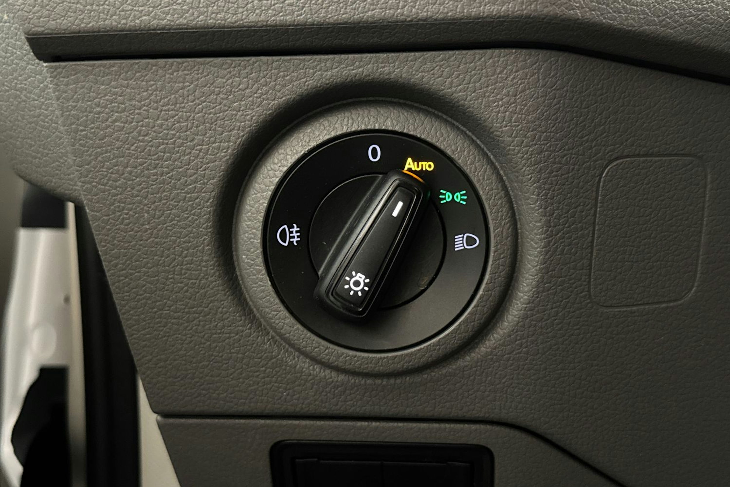 valkoinen Volkswagen Crafter 2018 kuva 27.