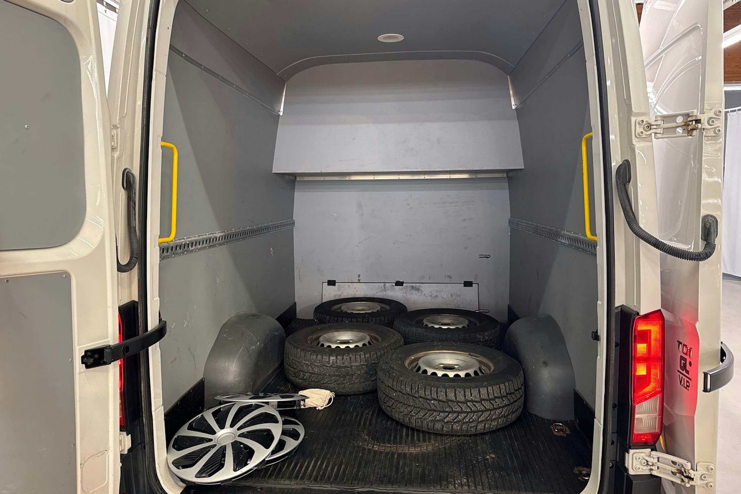 valkoinen Volkswagen Crafter 2018 kuva 29.