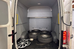 valkoinen Volkswagen Crafter 2018 kuva 29.