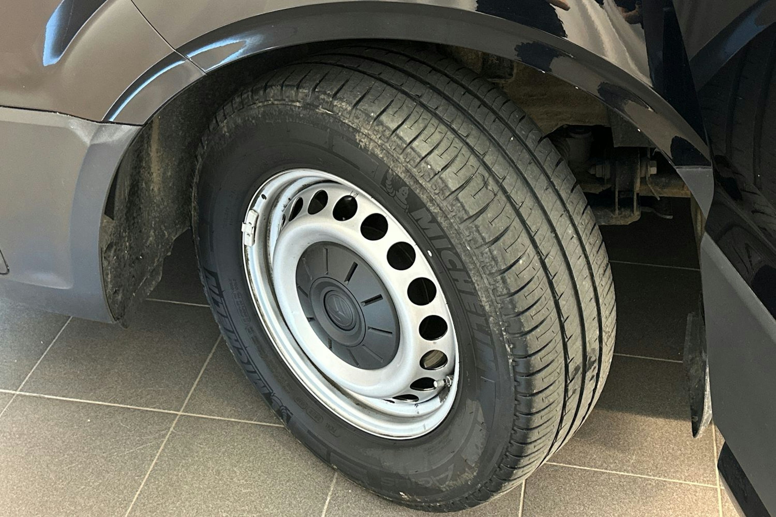 musta Volkswagen Crafter 2018 kuva 13.