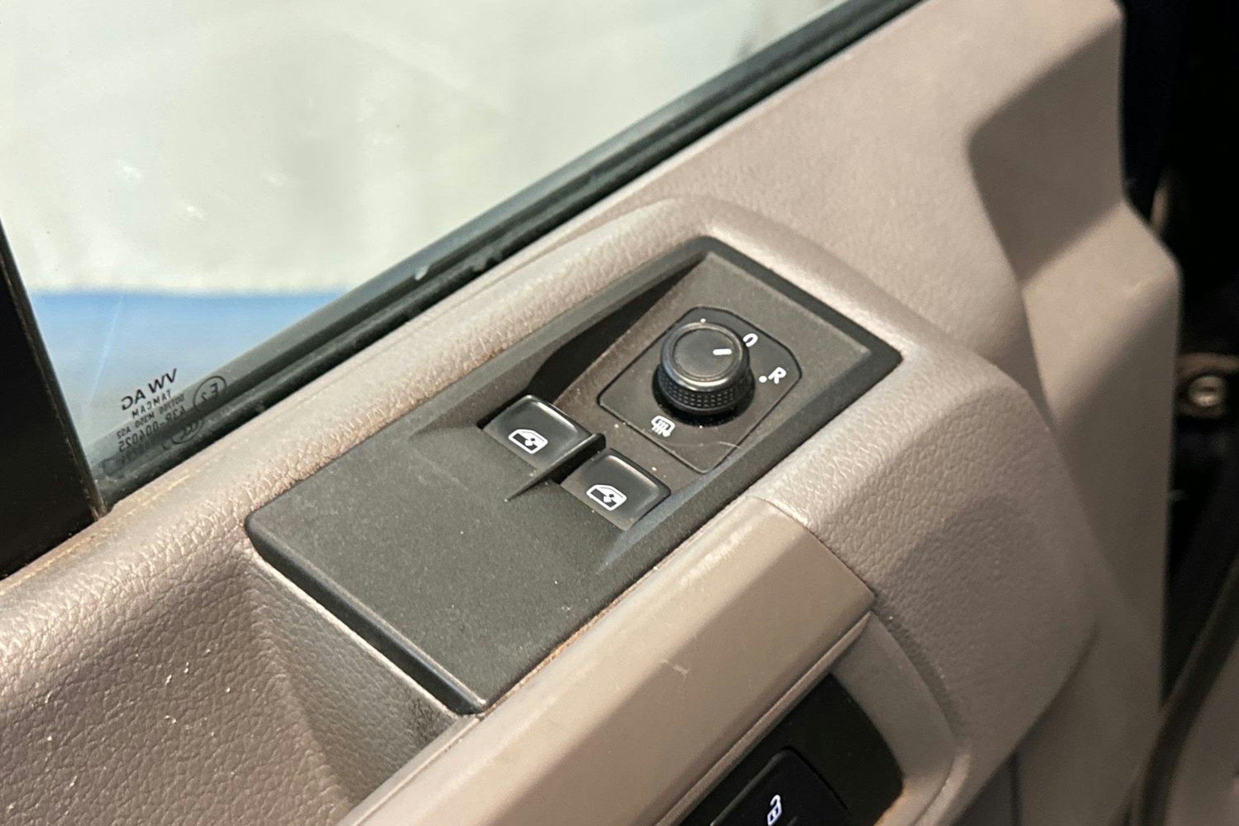 musta Volkswagen Crafter 2018 kuva 15.