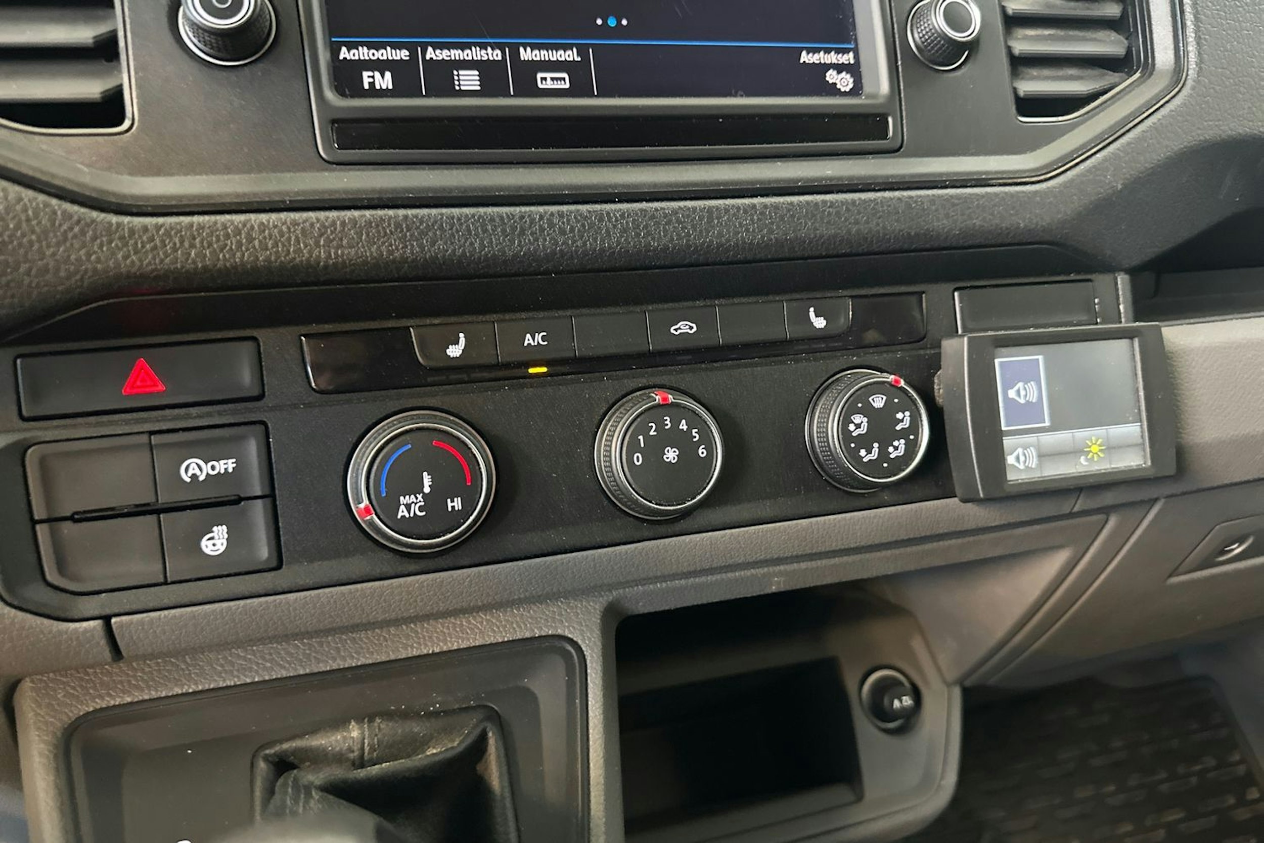 musta Volkswagen Crafter 2018 kuva 21.