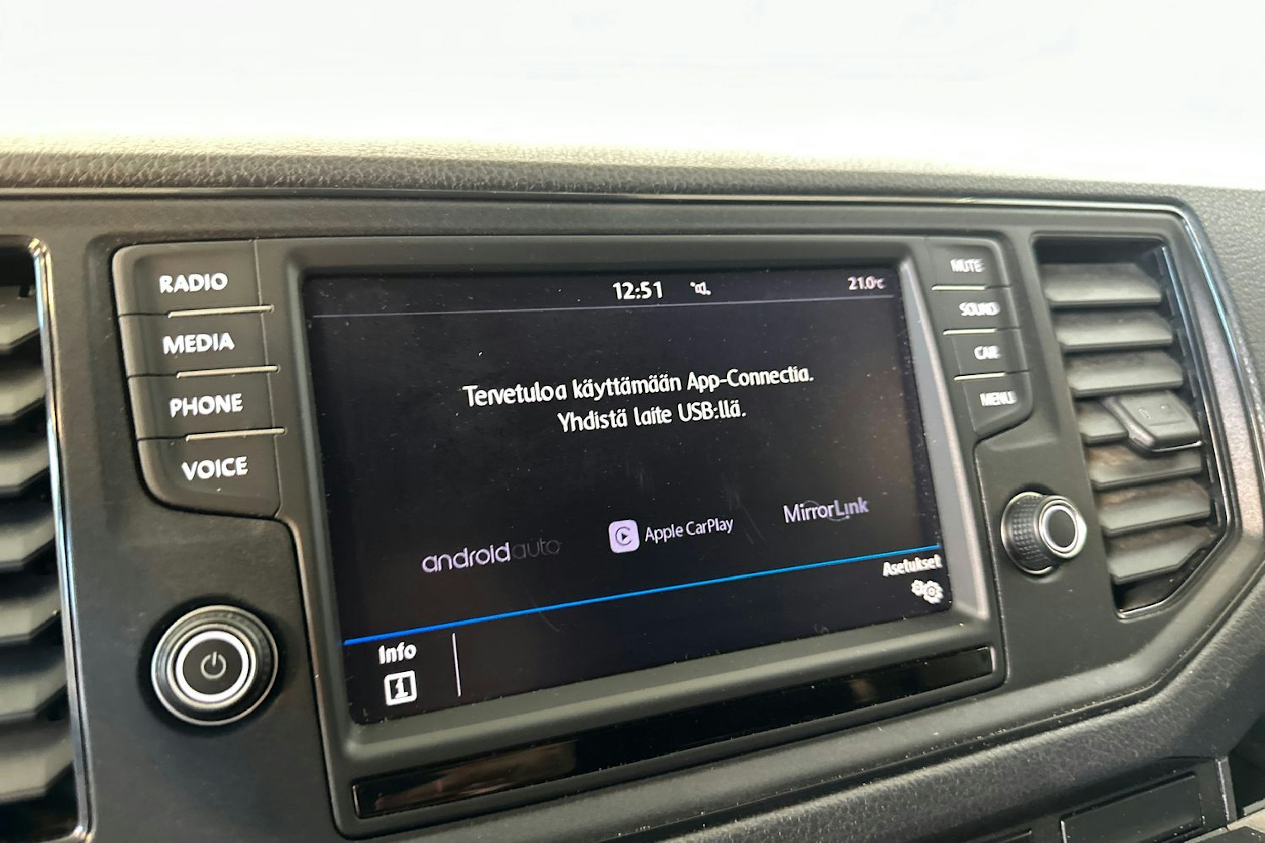 musta Volkswagen Crafter 2018 kuva 25.