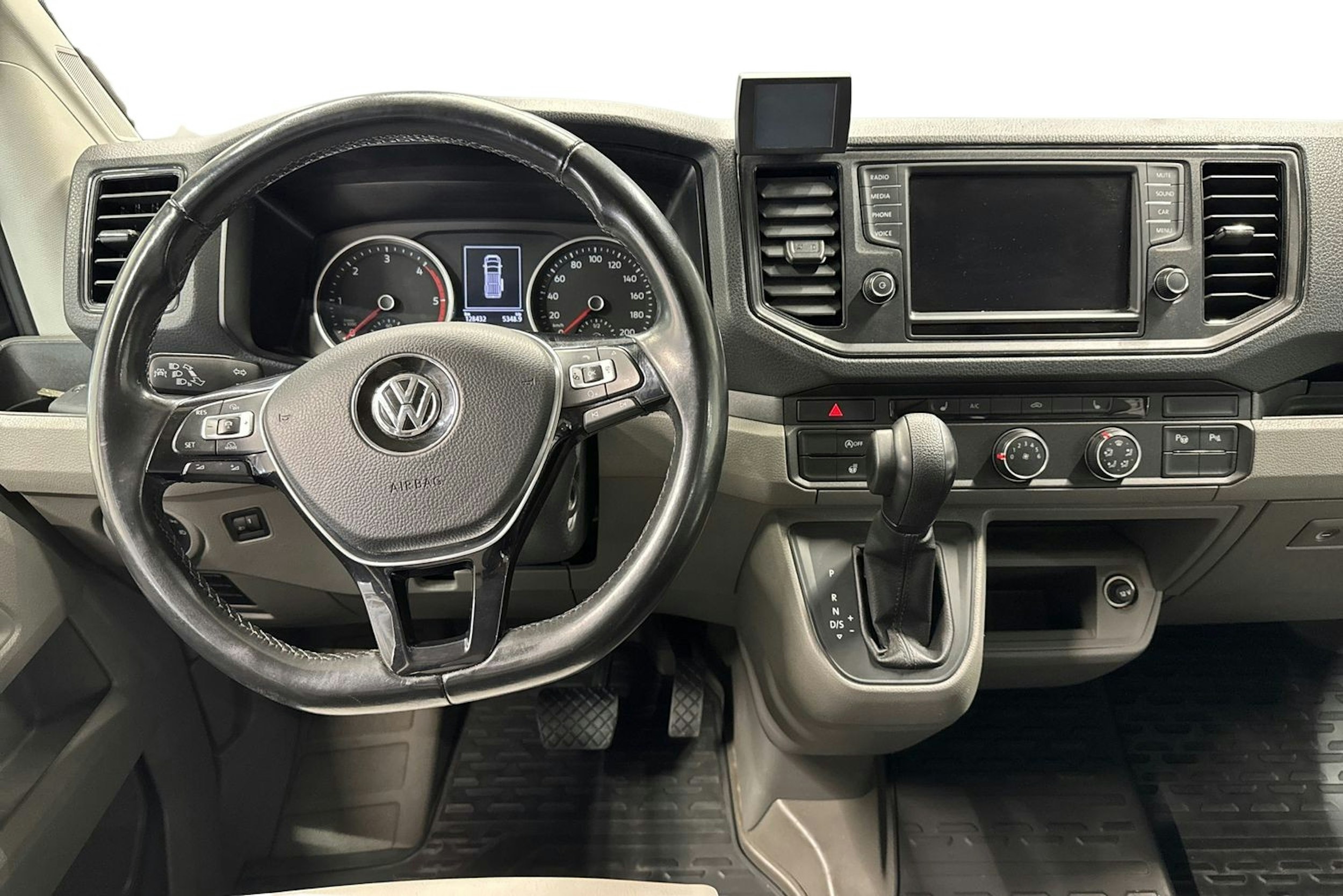 met. harmaa Volkswagen Crafter 2018 kuva 9.