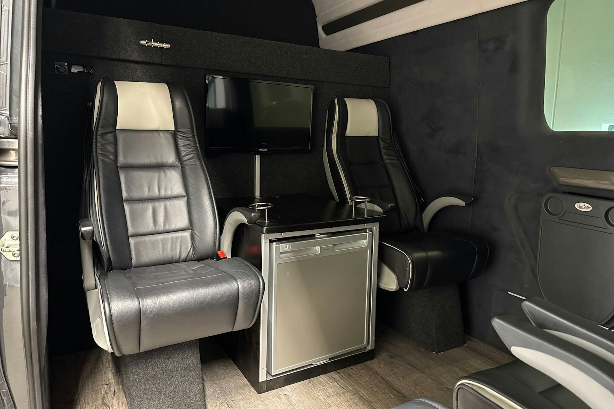 met. harmaa Volkswagen Crafter 2018 kuva 14.