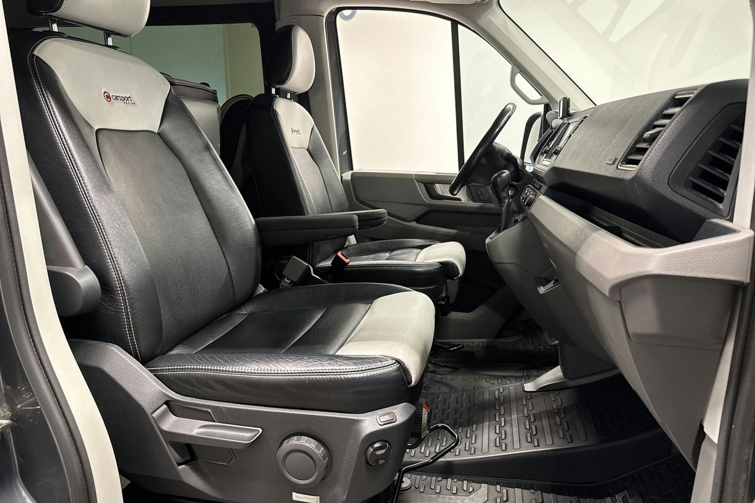 met. harmaa Volkswagen Crafter 2018 kuva 17.