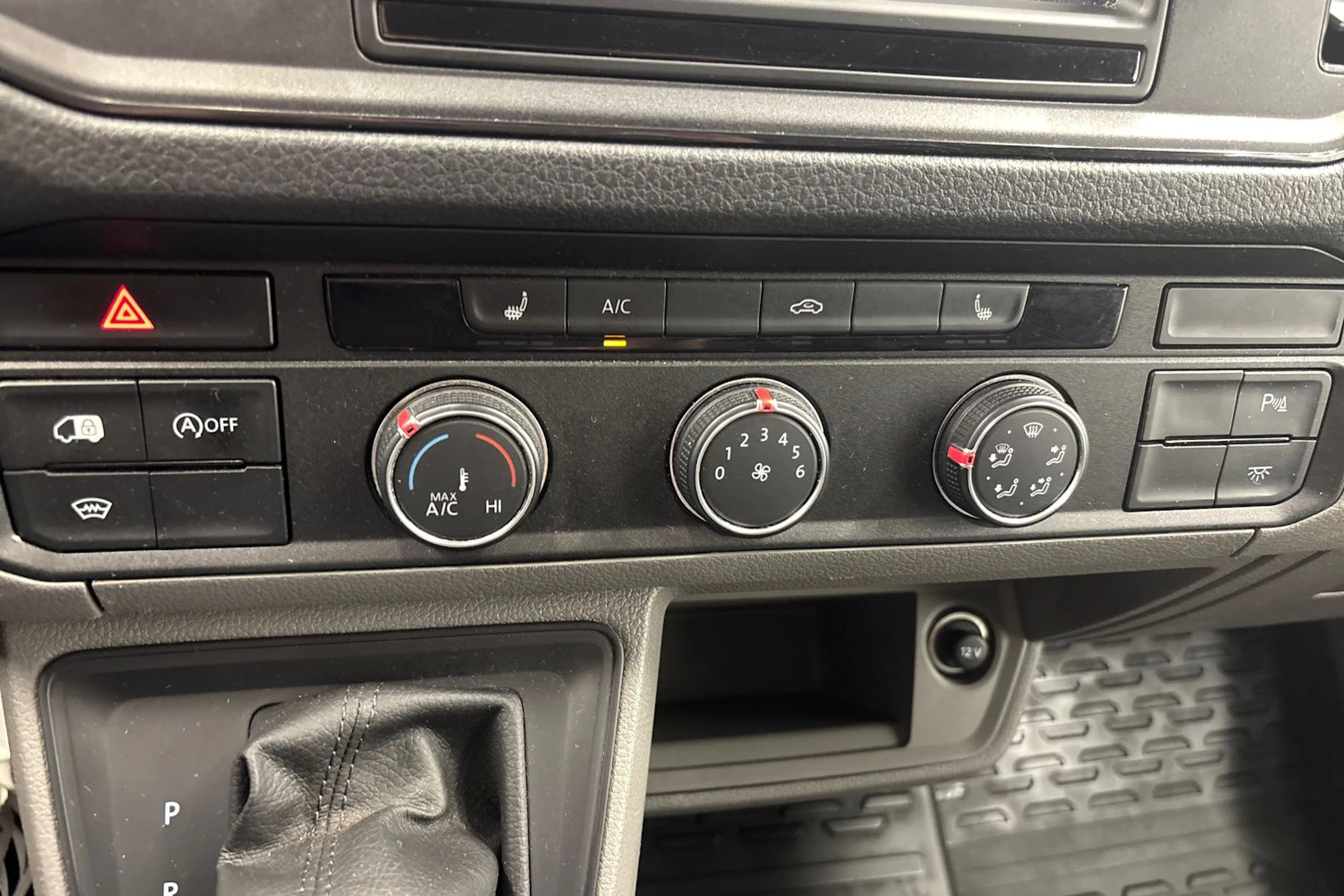 harmaa Volkswagen Crafter 2018 kuva 15.