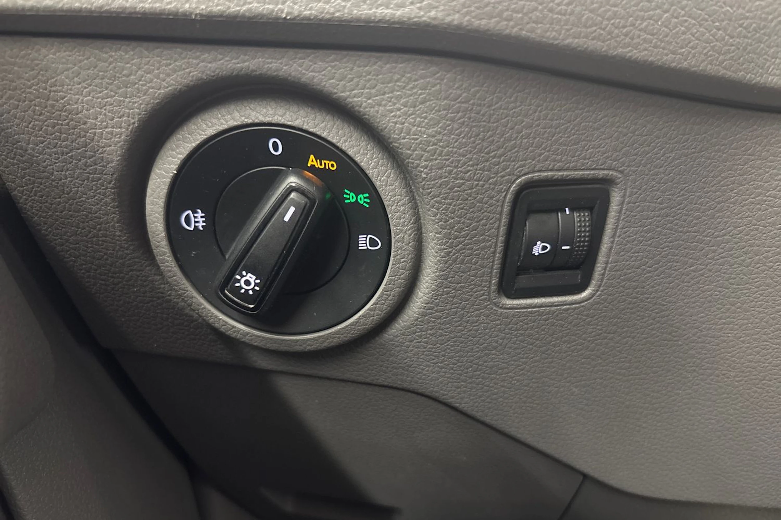 harmaa Volkswagen Crafter 2018 kuva 19.