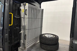 harmaa Volkswagen Crafter 2018 kuva 25.