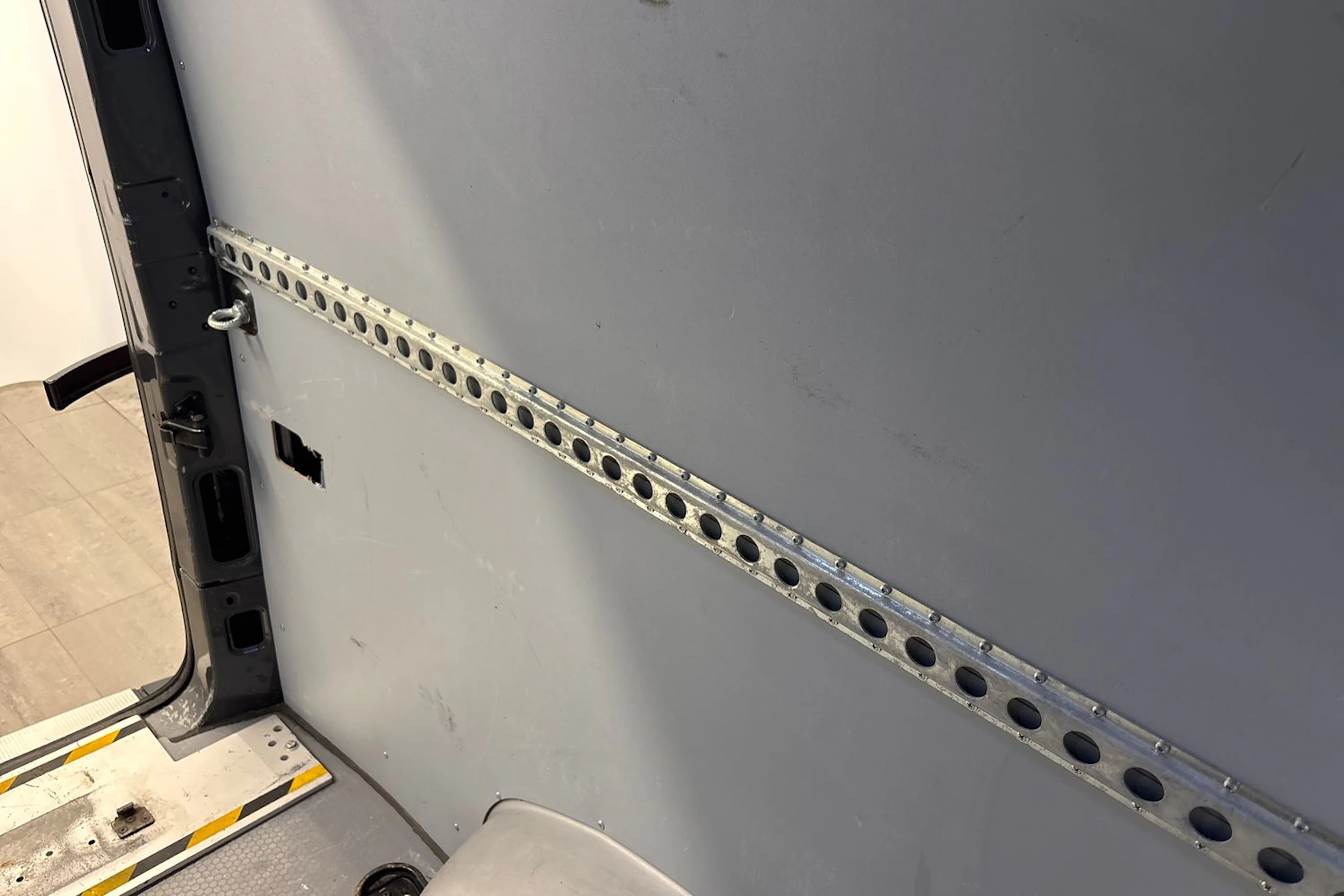 harmaa Volkswagen Crafter 2018 kuva 29.