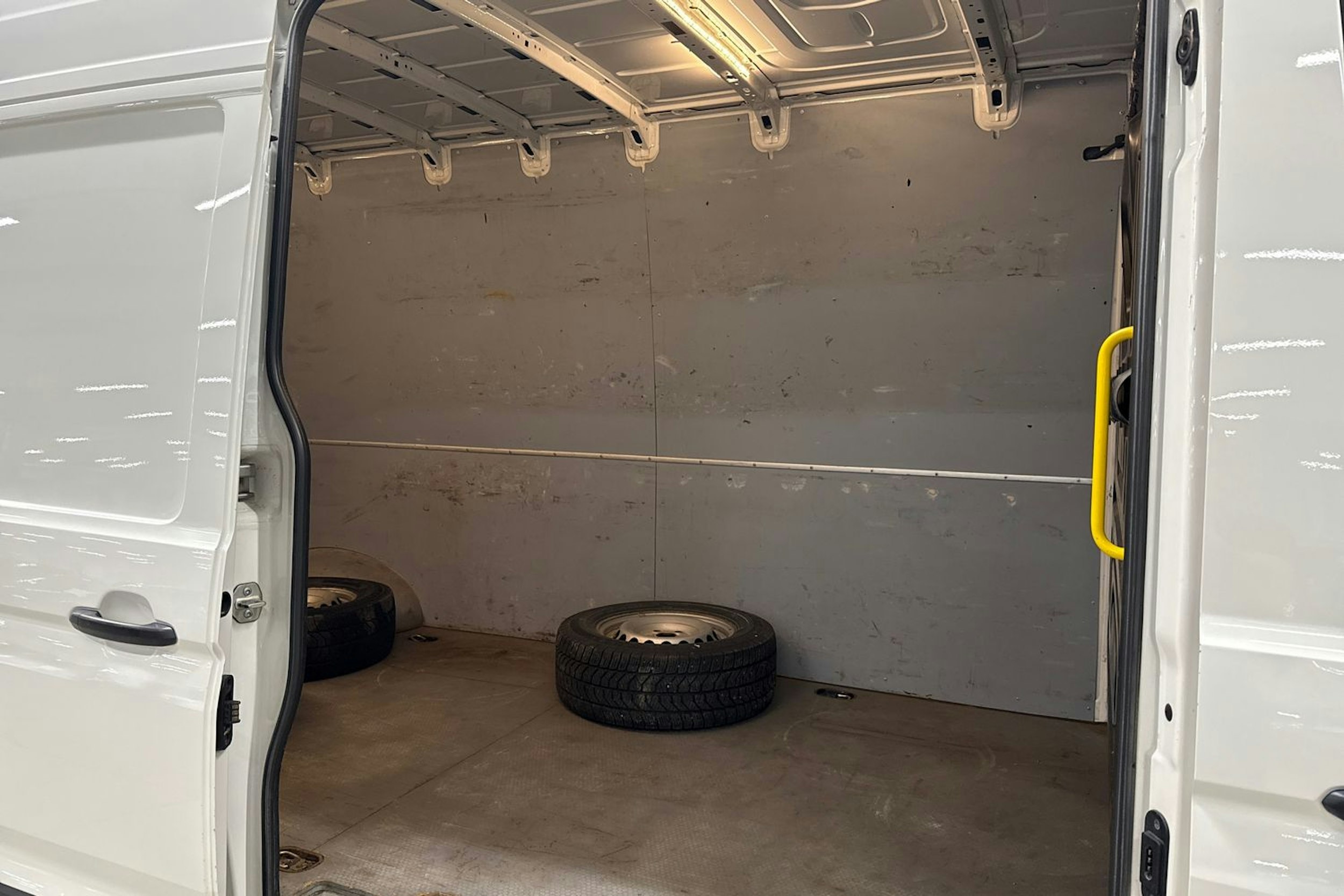 valkoinen Volkswagen Crafter 2018 kuva 13.