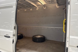 valkoinen Volkswagen Crafter 2018 kuva 13.