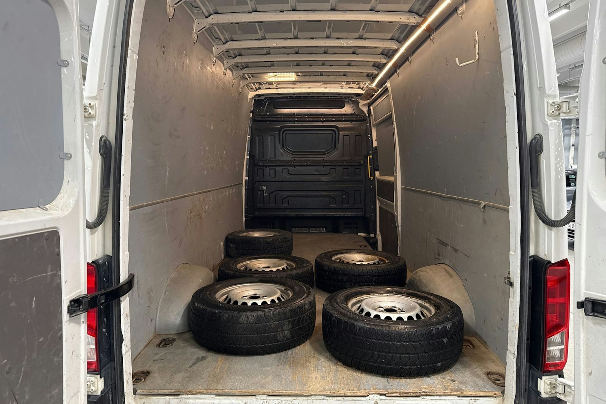 valkoinen Volkswagen Crafter 2018 kuva 14.