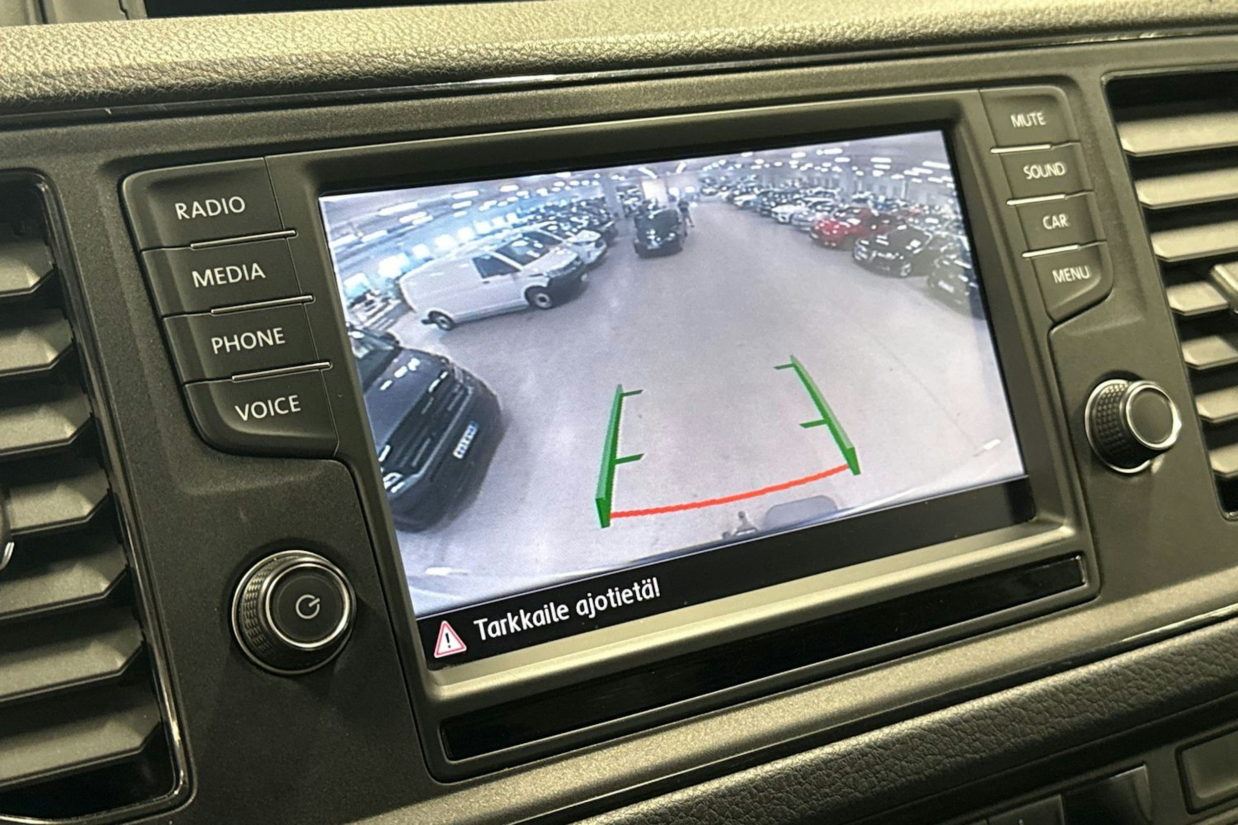 valkoinen Volkswagen Crafter 2018 kuva 18.