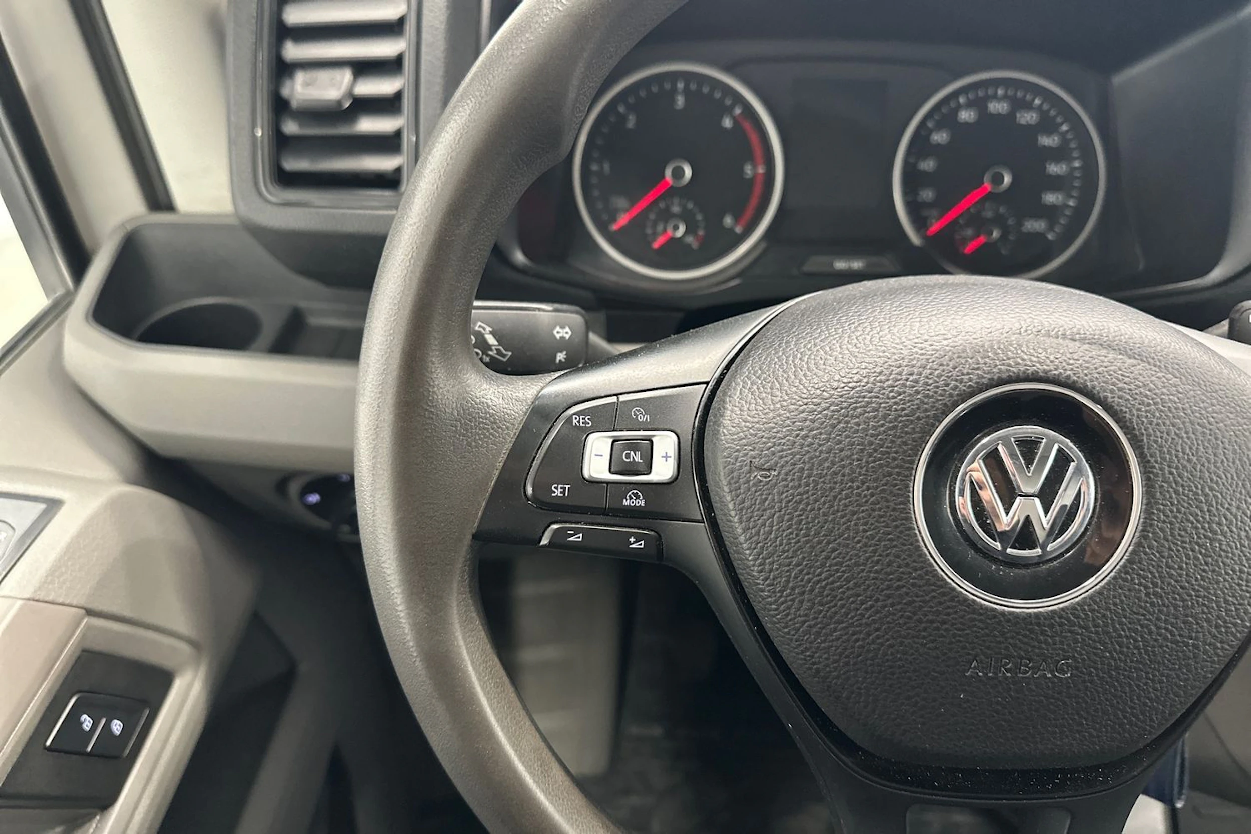 valkoinen Volkswagen Crafter 2018 kuva 11.