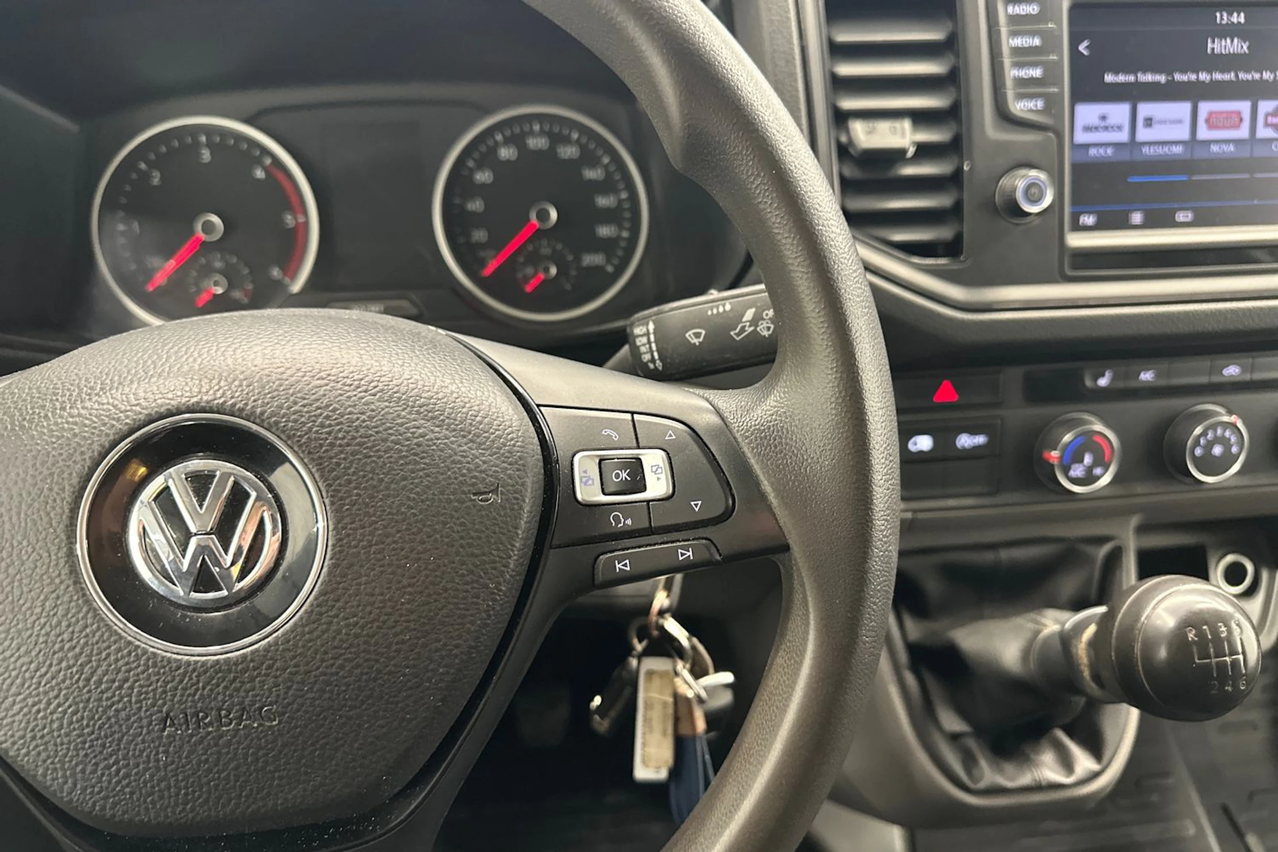 valkoinen Volkswagen Crafter 2018 kuva 12.