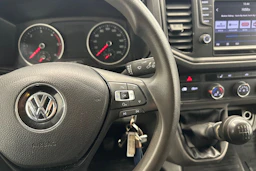 valkoinen Volkswagen Crafter 2018 kuva 12.