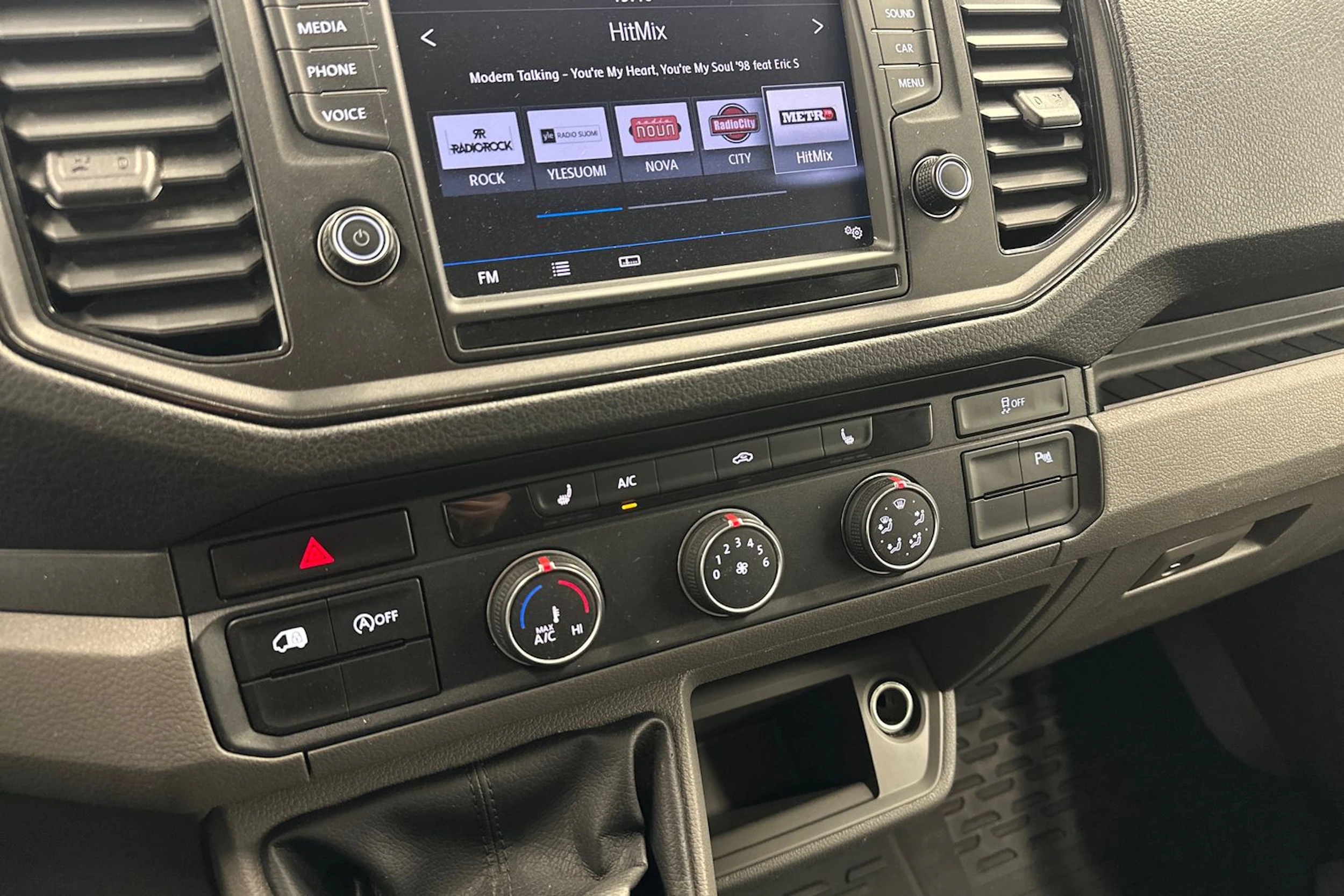 valkoinen Volkswagen Crafter 2018 kuva 15.