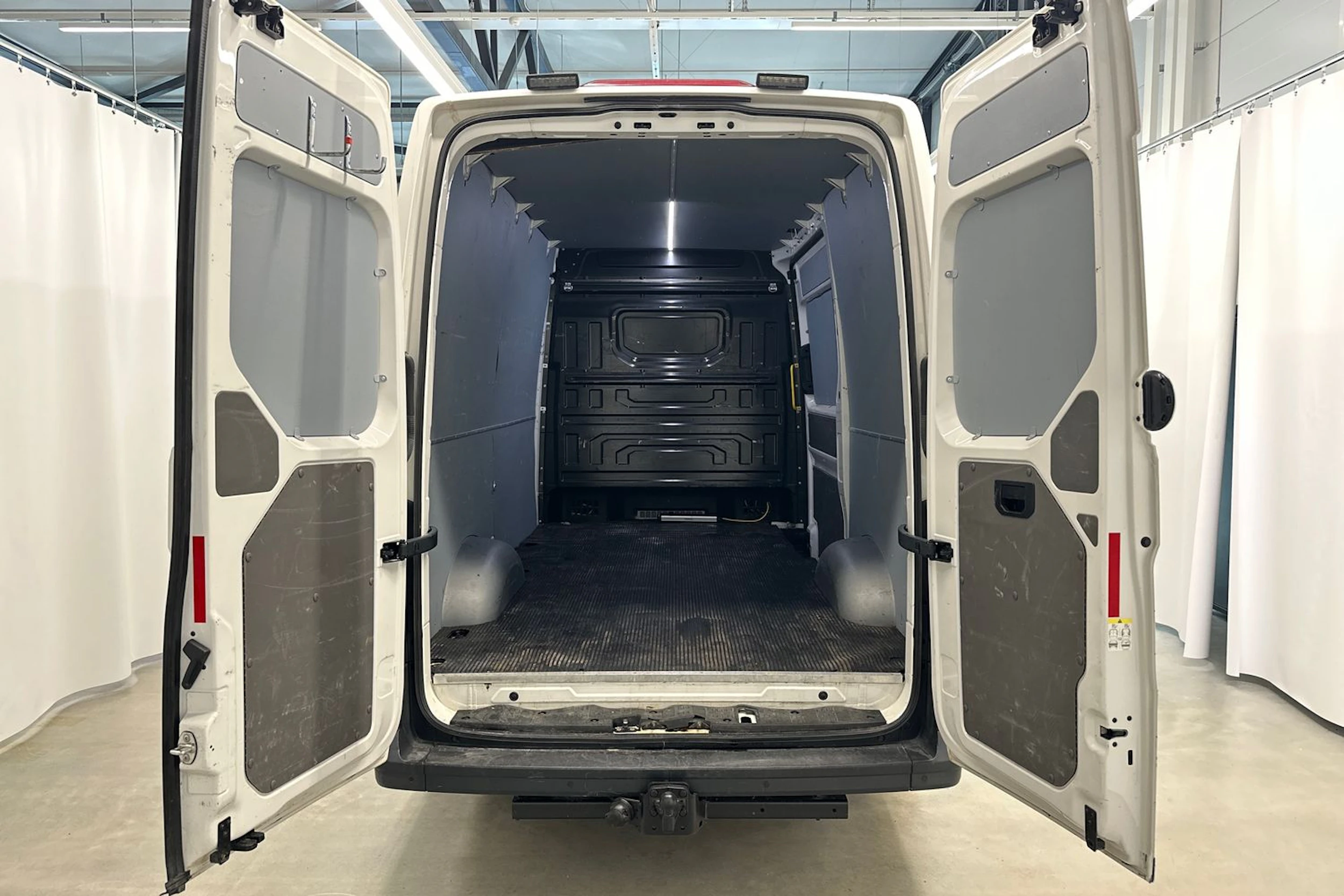 valkoinen Volkswagen Crafter 2018 kuva 22.