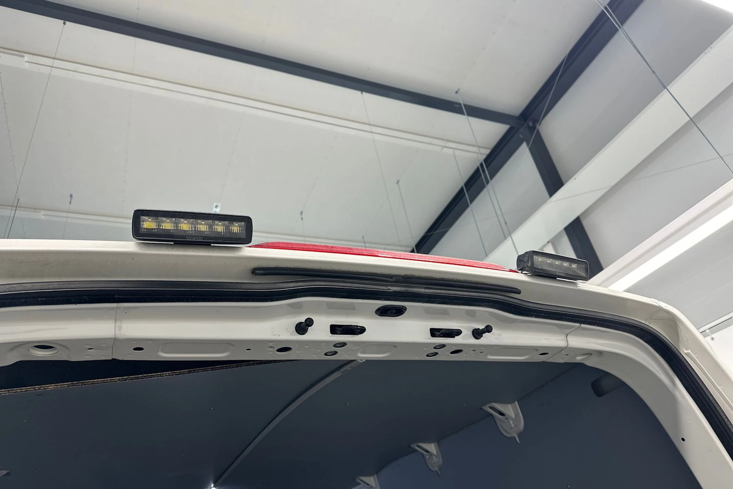 valkoinen Volkswagen Crafter 2018 kuva 23.