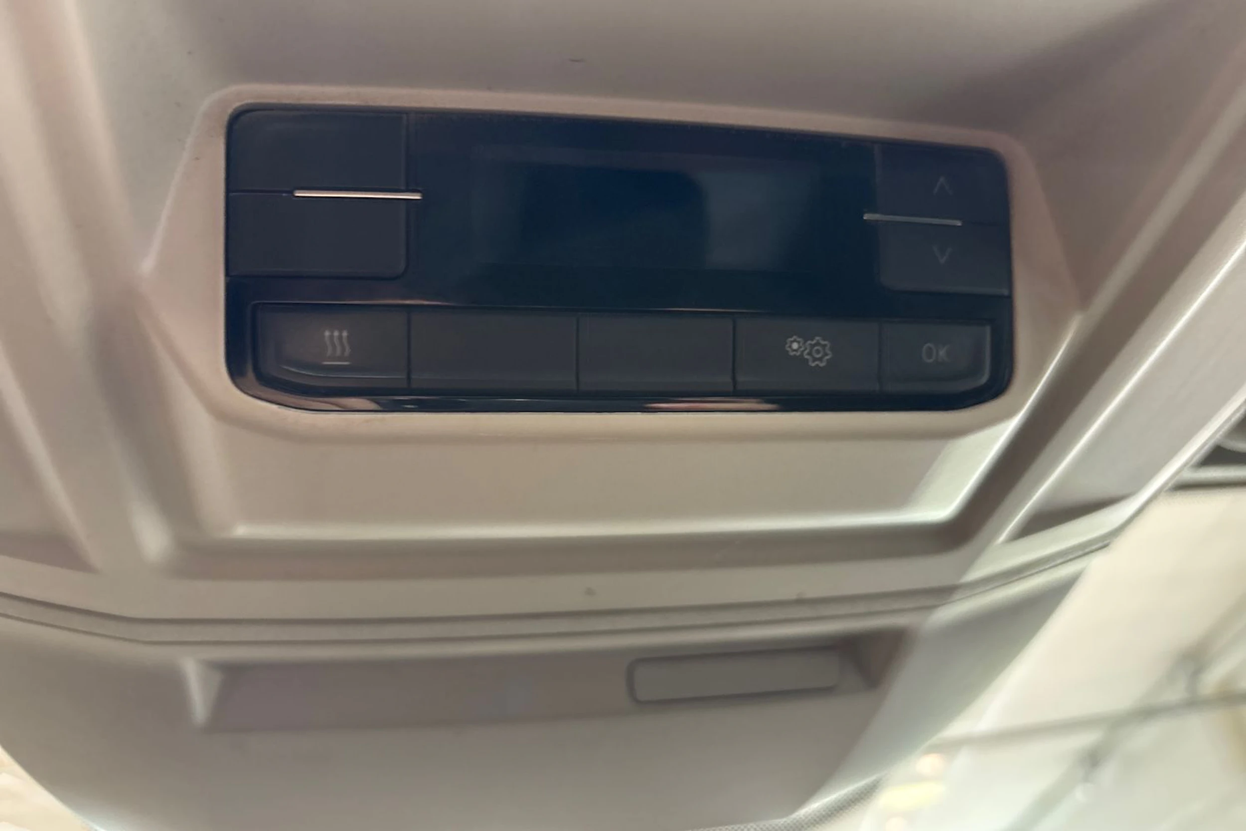 musta Volkswagen Crafter 2018 kuva 19.