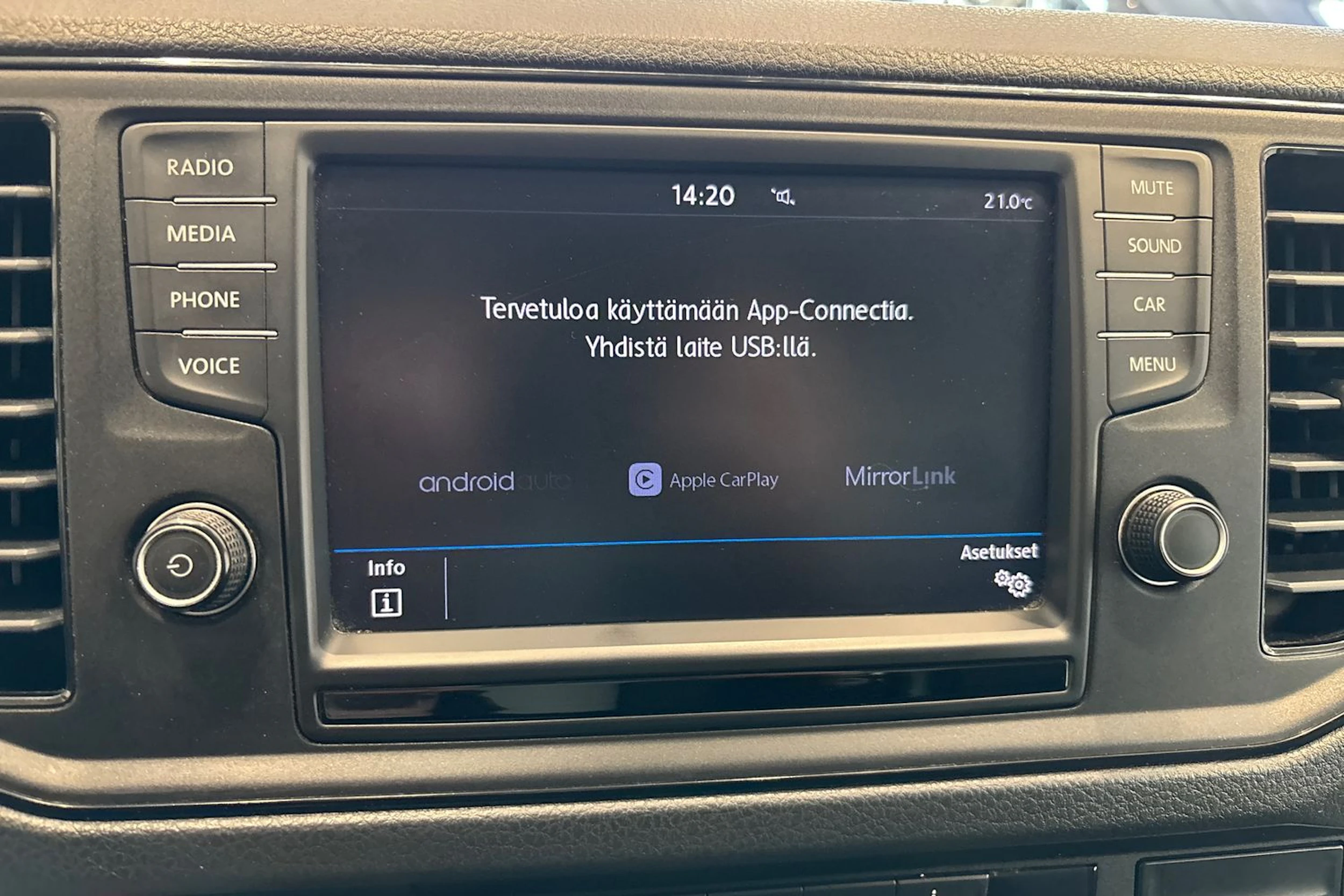 musta Volkswagen Crafter 2018 kuva 20.