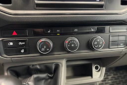 musta Volkswagen Crafter 2018 kuva 21.