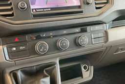 Valkoinen Volkswagen CRAFTER 2018 kuva 18.