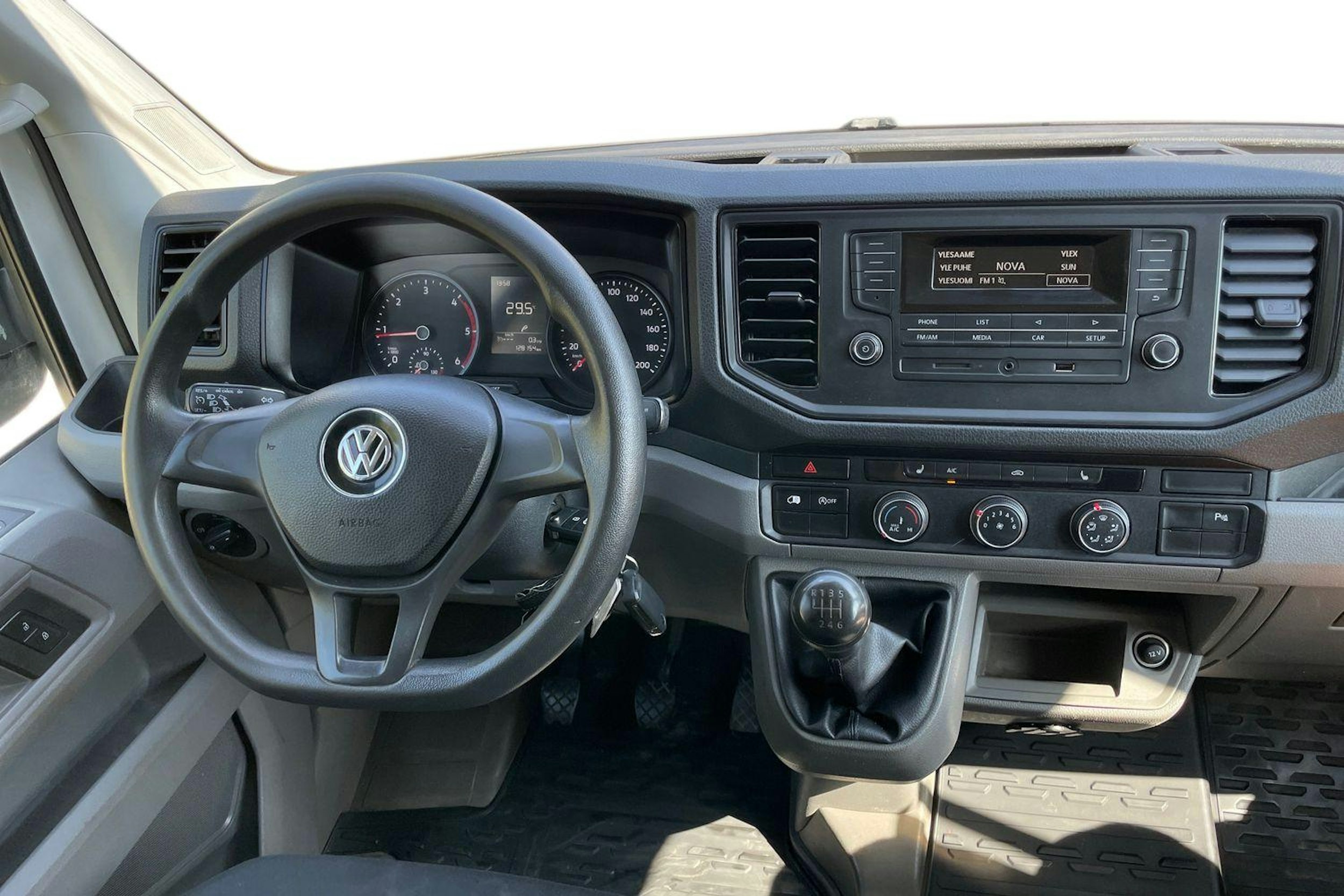 Valkoinen Volkswagen CRAFTER 2018 kuva 9.