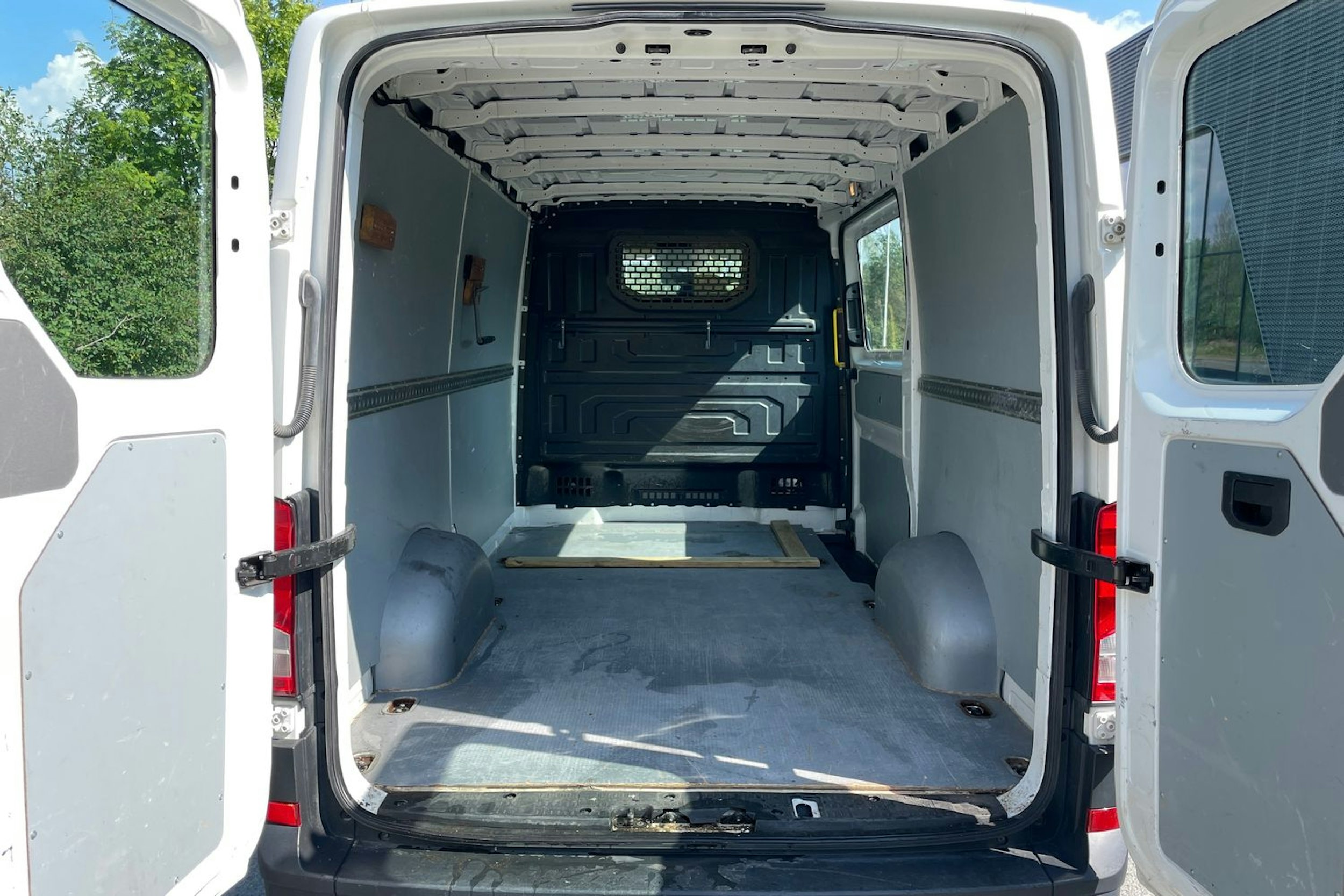 Valkoinen Volkswagen CRAFTER 2018 kuva 13.