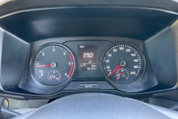 Valkoinen Volkswagen CRAFTER 2018 kuva 17.