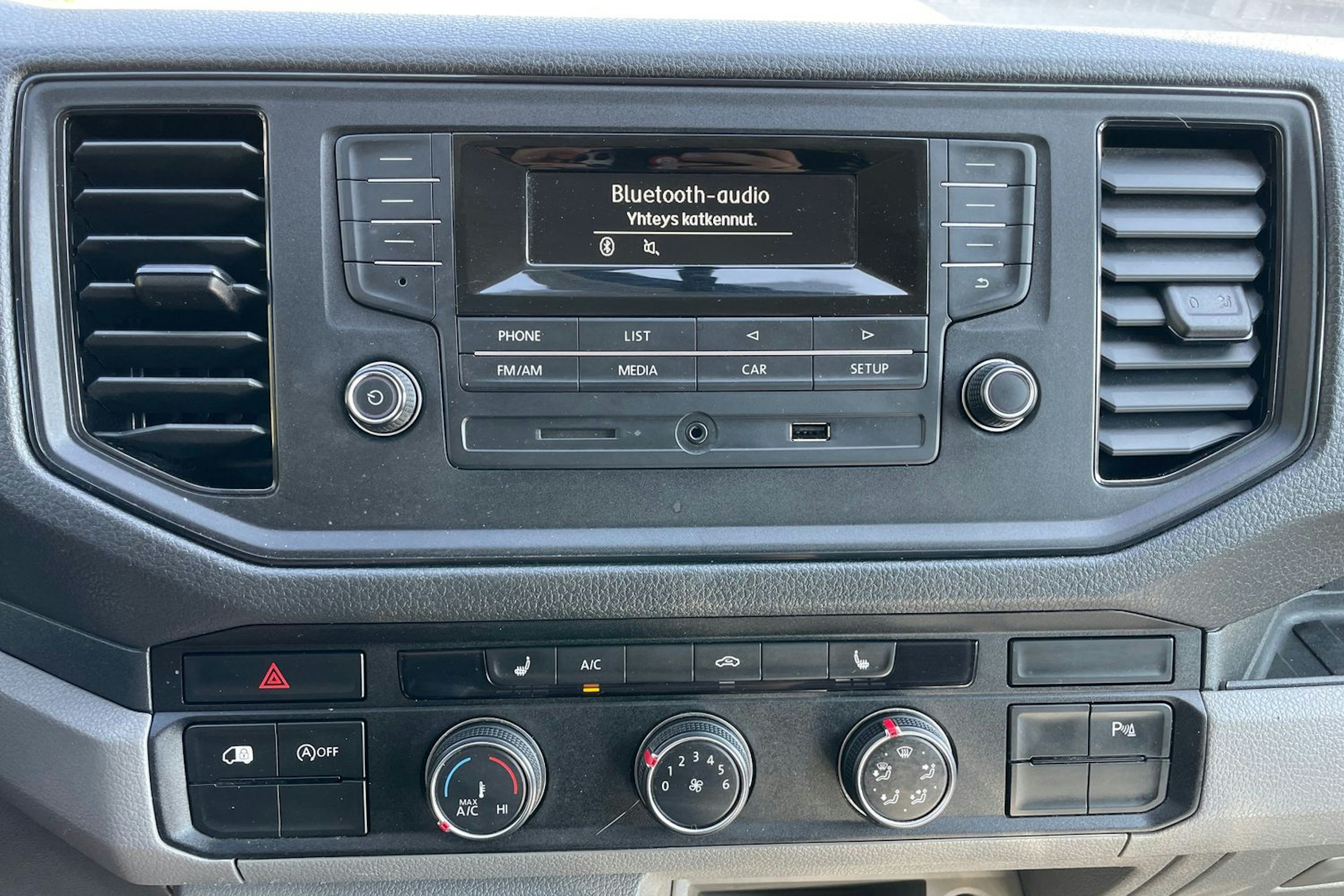 Valkoinen Volkswagen CRAFTER 2018 kuva 18.