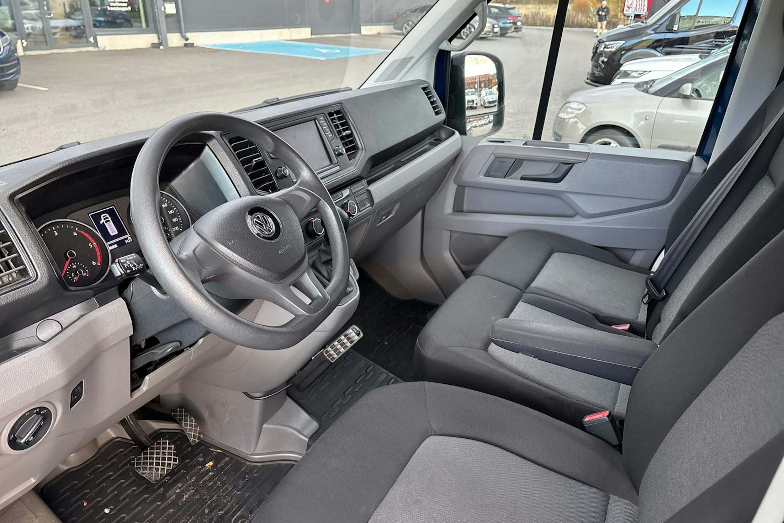 sininen Volkswagen Crafter 2018 kuva 3.