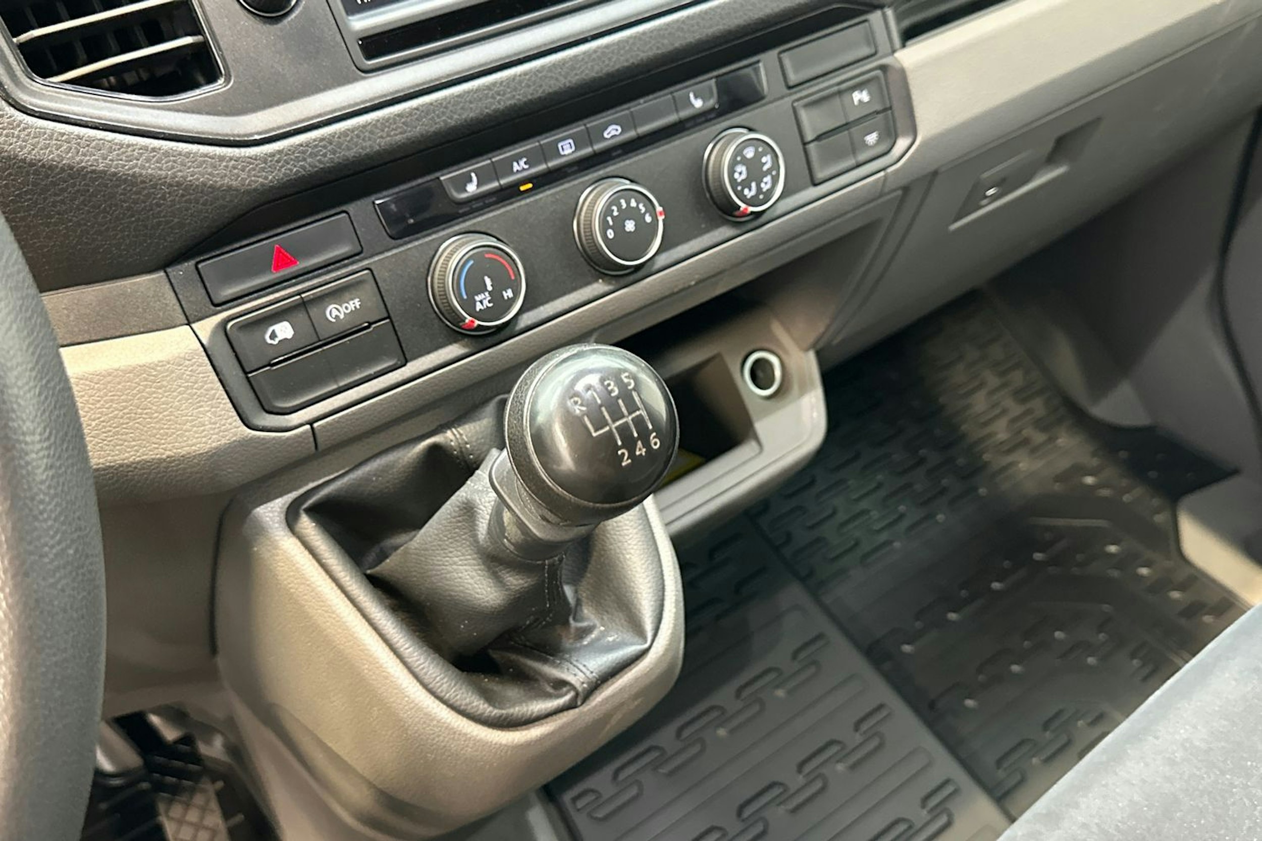hopea Volkswagen Crafter 2018 kuva 22.