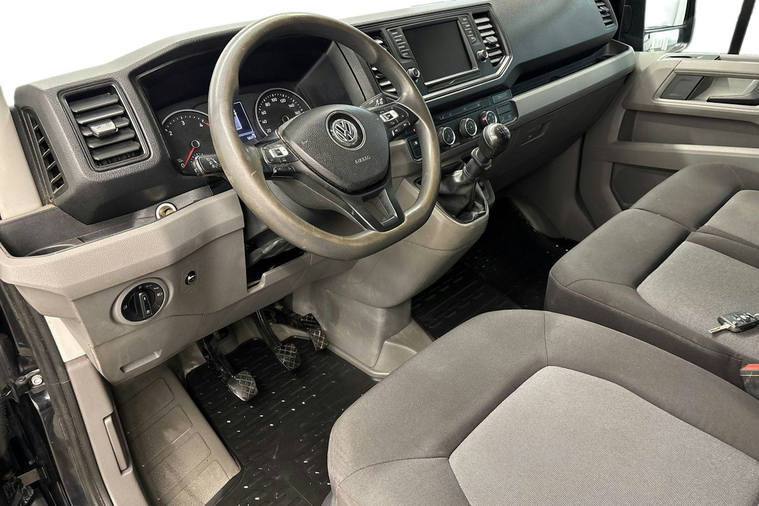 musta Volkswagen Crafter 2018 kuva 7.