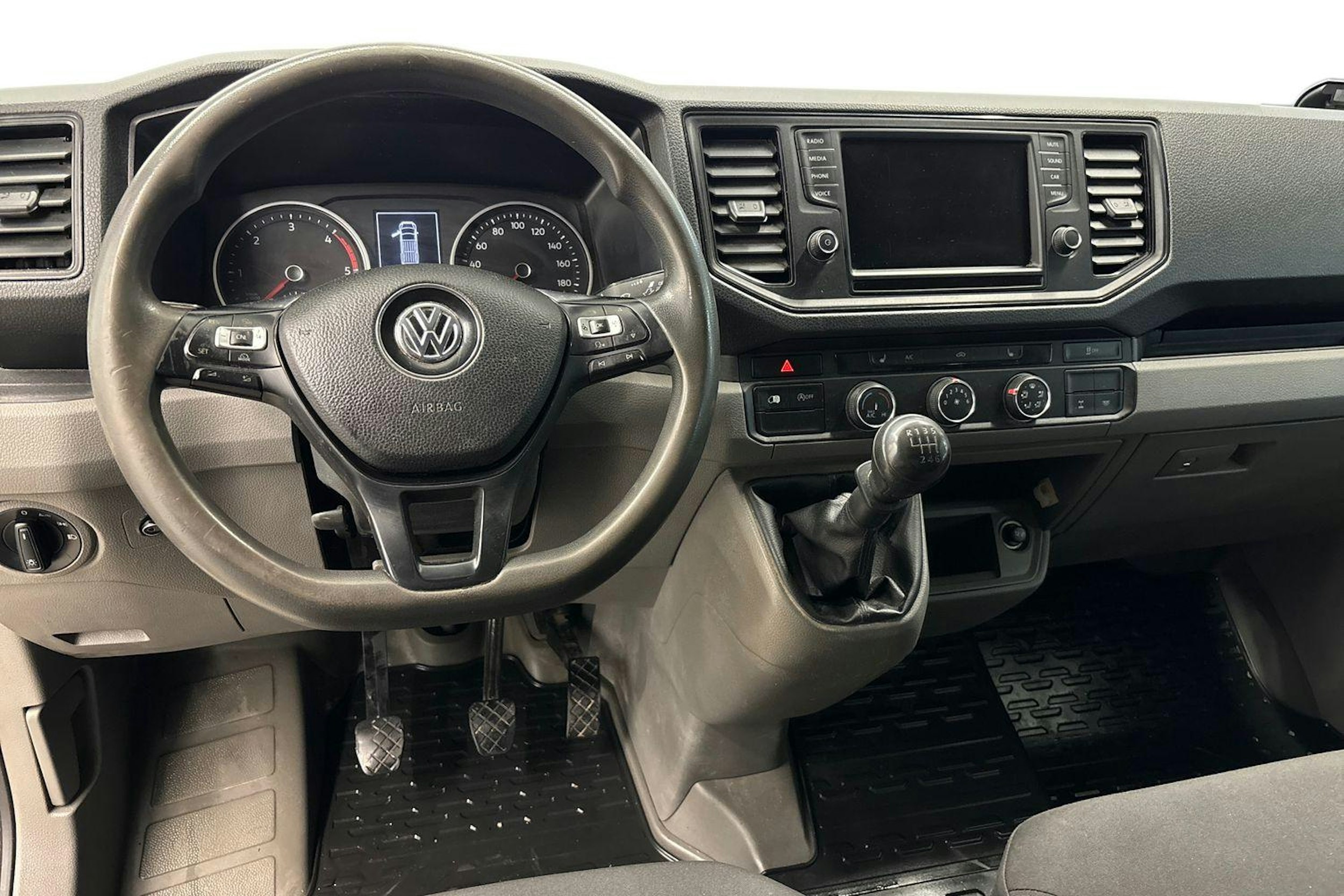 musta Volkswagen Crafter 2018 kuva 9.