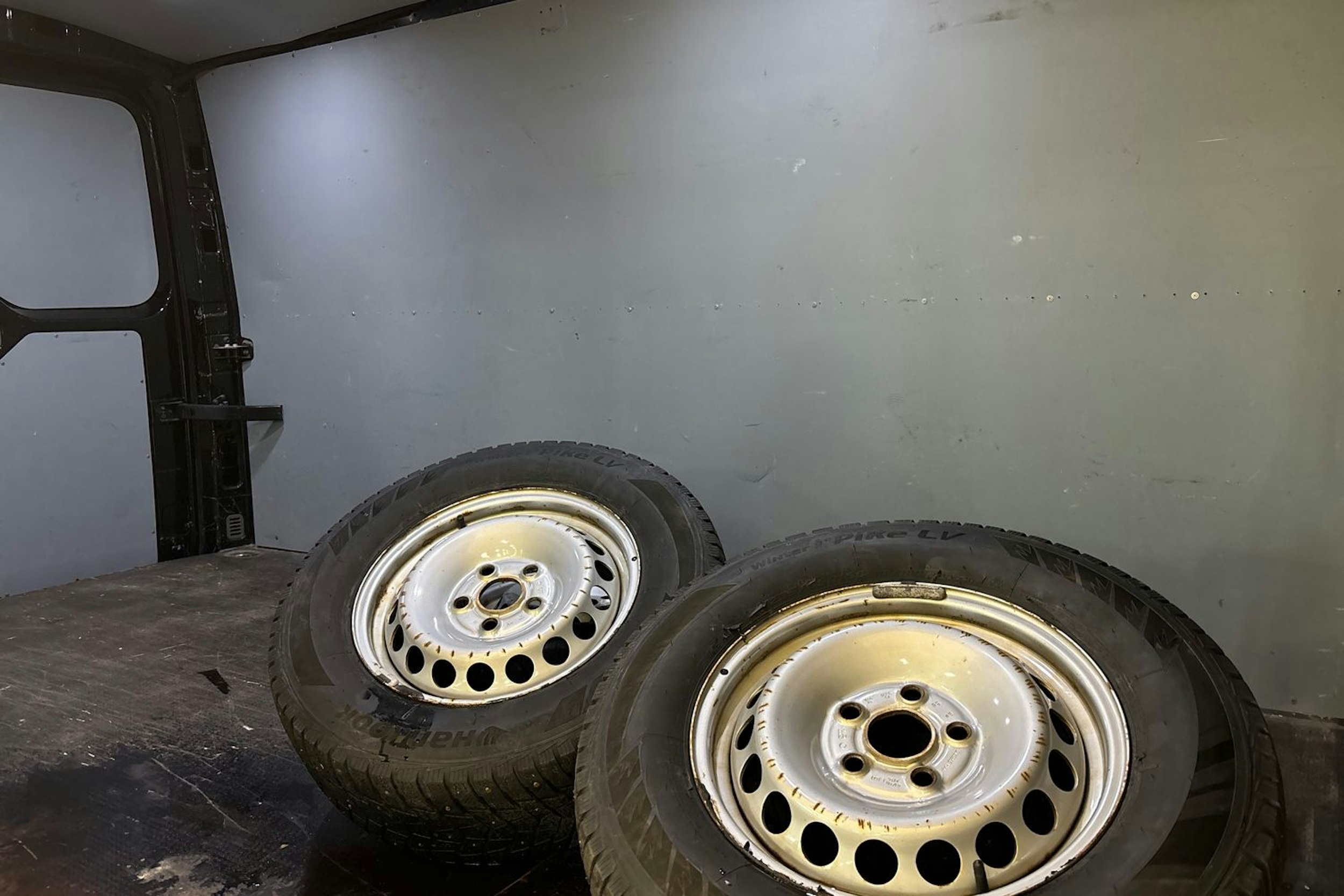 musta Volkswagen Crafter 2018 kuva 19.