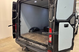 musta Volkswagen Crafter 2018 kuva 21.